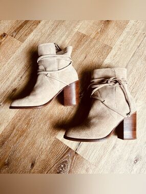 Suede boots